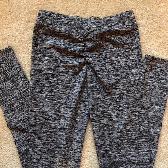 Booty Enhancing Scrunch Leggings - Picture 6 of 13